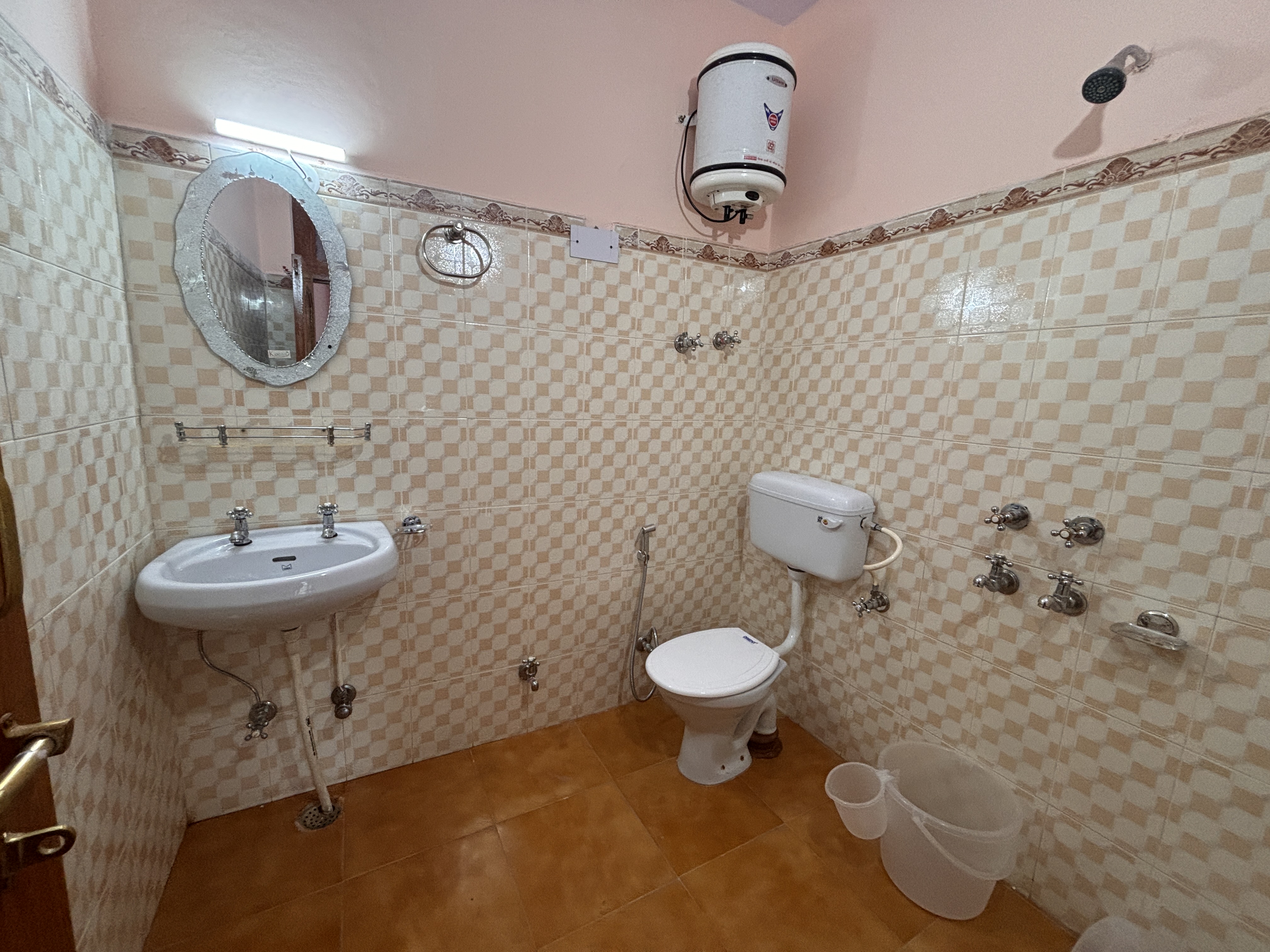 Deluxe image 2